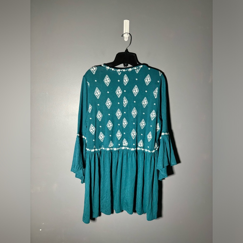 Torrid Super Soft Aqua Embroidered Babydoll Tee Size 0X - Picture 3 of 5